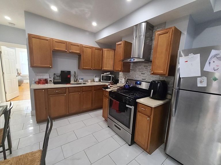 1 bed, 1 bath apartment for rent at 150 Bremen Unit 3, Boston — photo 1 of 23