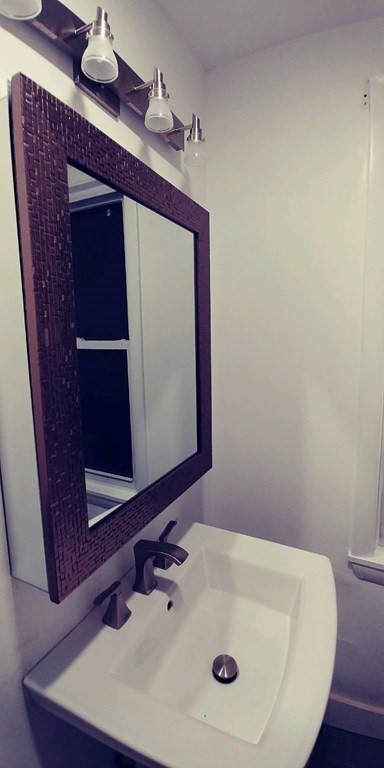 4 bed, 1 bath apartment for rent at 7 Marvin Pl Unit 7, Cambridge — photo 2 of 10