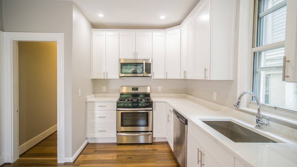 3 bed, 1 bath apartment for rent at 428 Saratoga Unit 3, Boston — photo 2 of 10