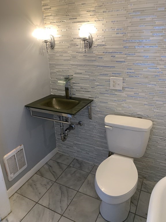 1 bed, 1 bath apartment for rent at 425 Quincy Unit 3A, Dorchester — photo 4 of 9