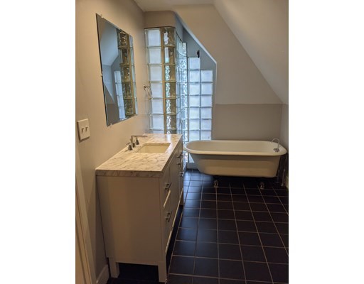 1 bed, 1 bath apartment for rent at 425 Quincy Unit 3, Dorchester — photo 7 of 9