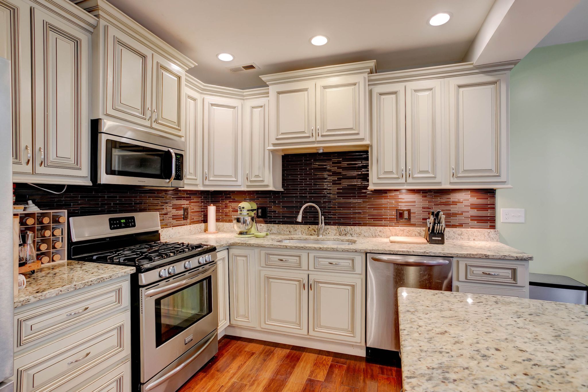 3 bed, 2 bath apartment for rent at 58 Eleanor St Unit 1, Chelsea — photo 4 of 18
