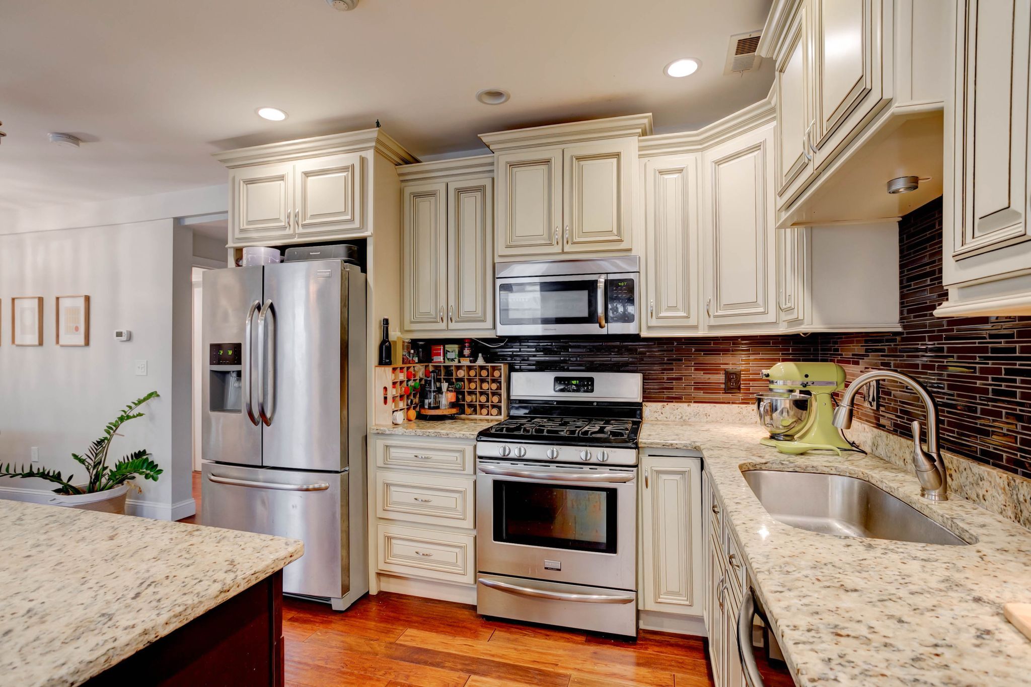 3 bed, 2 bath apartment for rent at 58 Eleanor St Unit 1, Chelsea — photo 5 of 18