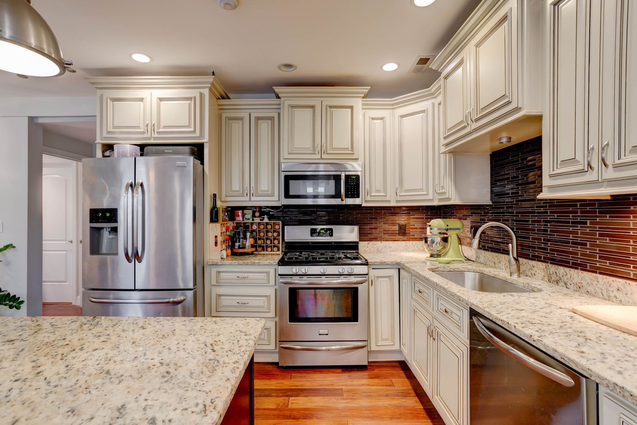 3 bed, 2 bath apartment for rent at 58 Eleanor St Unit 1, Chelsea — photo 6 of 18