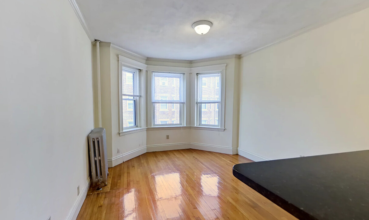 109 Queensberry St, Fenway