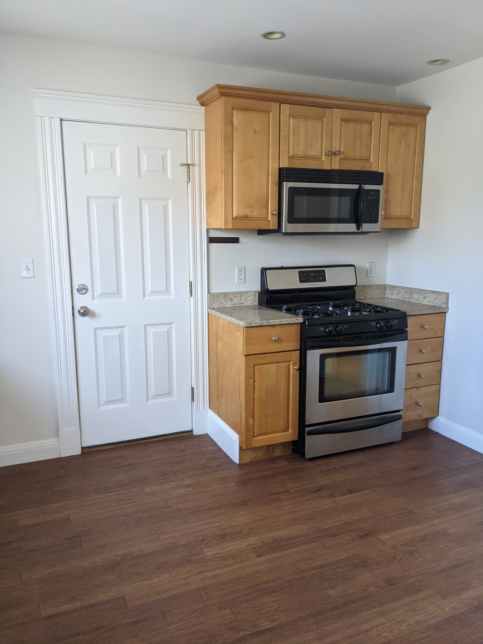 3 bed, 1 bath apartment for rent at 124 Selden Unit 3, Dorchester — photo 3 of 9