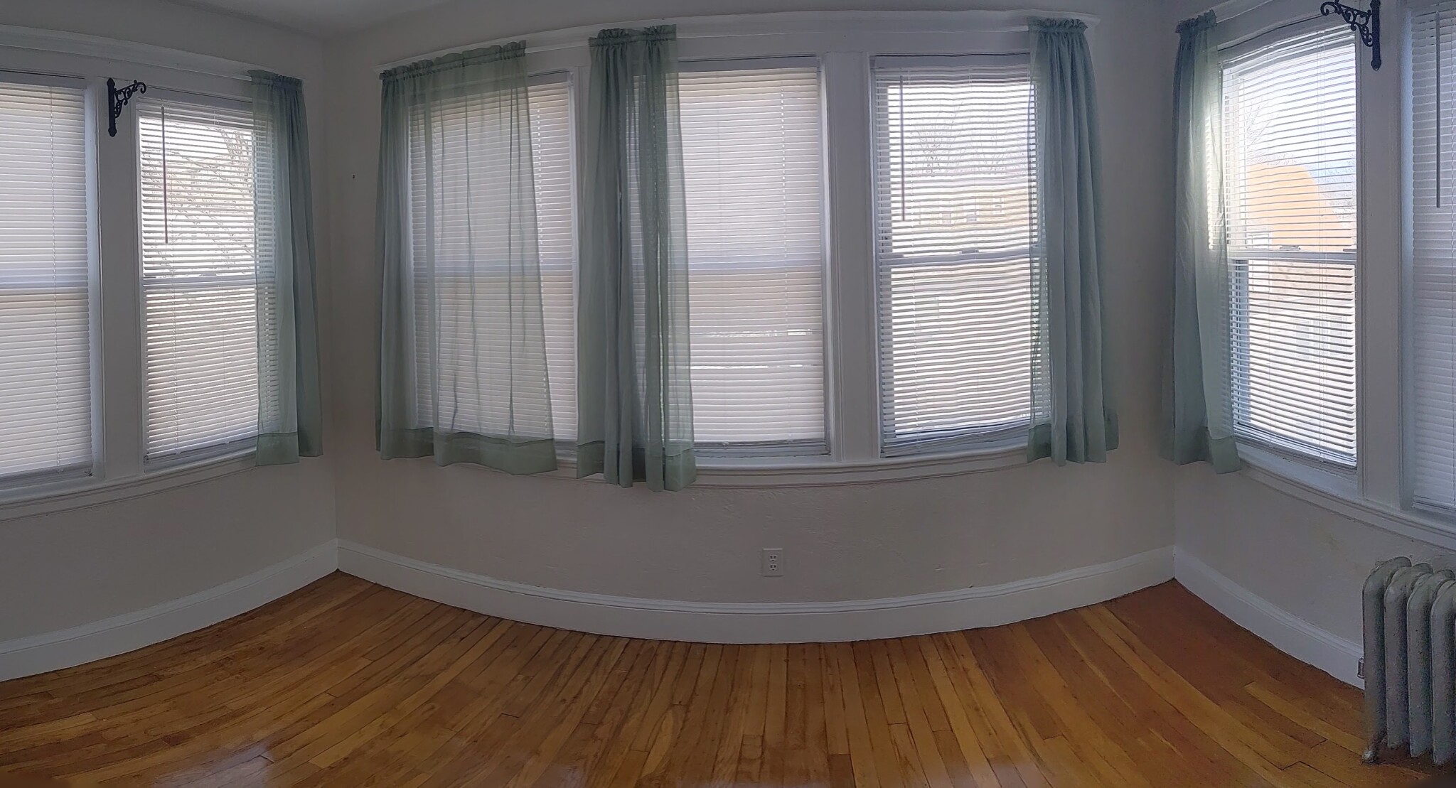 3 bed, 1 bath apartment for rent at 124 Selden Unit 3, Dorchester — photo 5 of 9