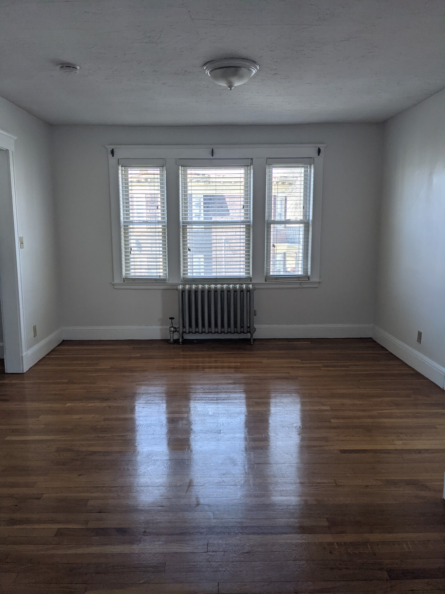 3 bed, 1 bath apartment for rent at 124 Selden Unit 3, Dorchester — photo 4 of 9