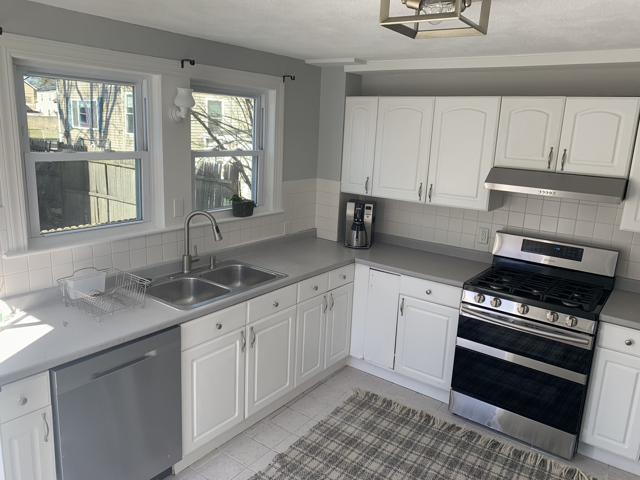 5 bed, 2.5 bath apartment for rent at 12 Court St Unit 1, Medford — photo 14 of 20