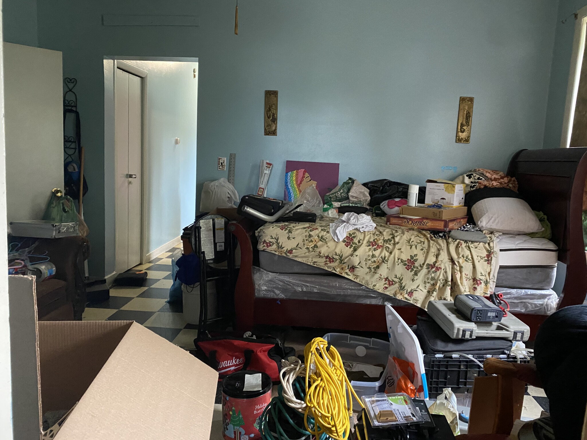 3 bed, 1 bath apartment for rent at 252 Magnolia Unit 1L, Dorchester — photo 6 of 7
