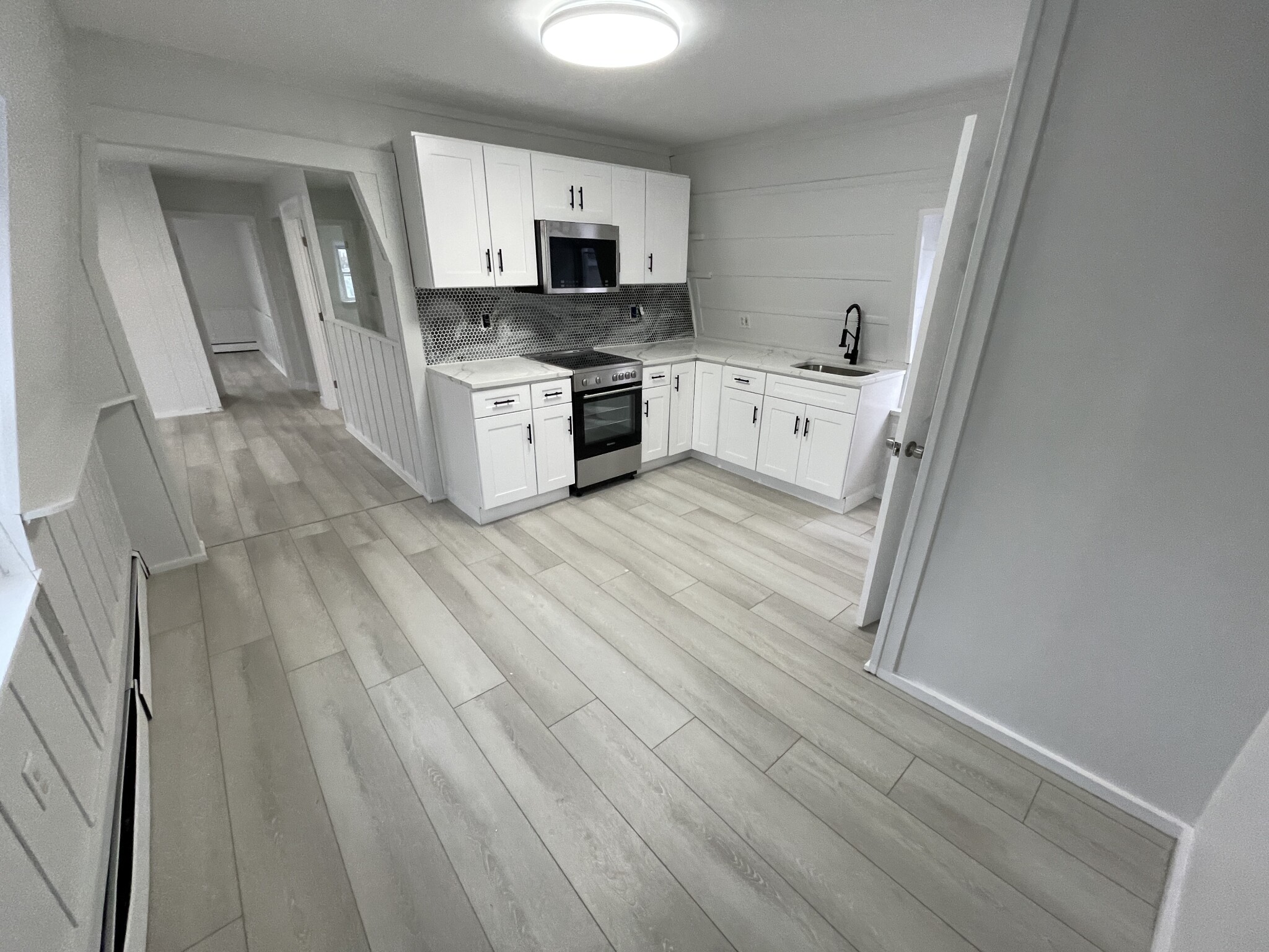 3 bed, 1 bath apartment for rent at 82 Hollingsworth Unit 3, Lynn — photo 3 of 13