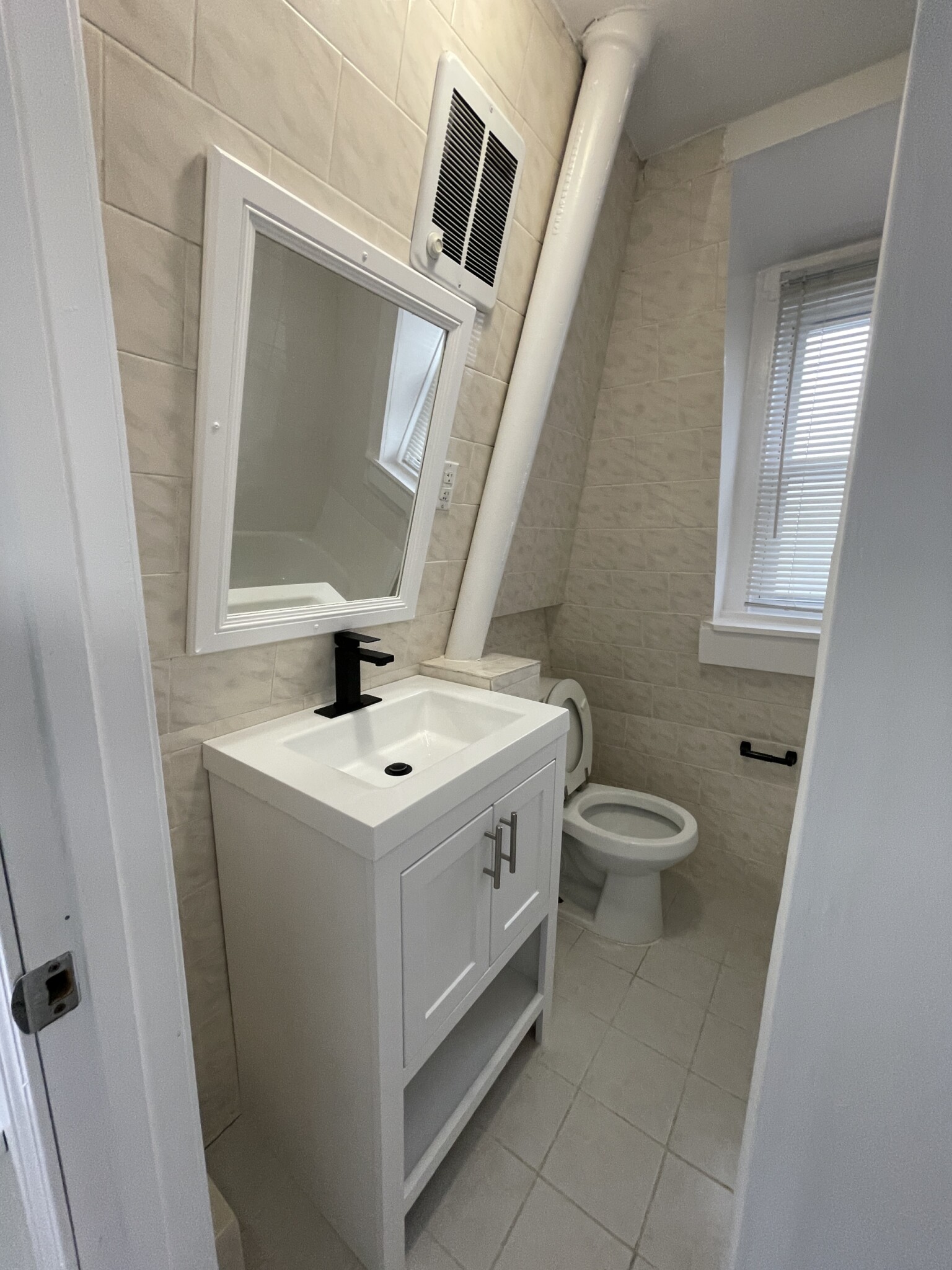 3 bed, 1 bath apartment for rent at 82 Hollingsworth Unit 3, Lynn — photo 11 of 13