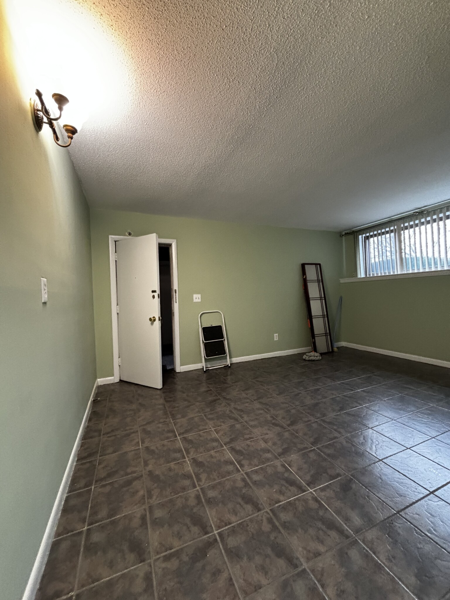 Photos of apartment on River,Waltham MA 02453