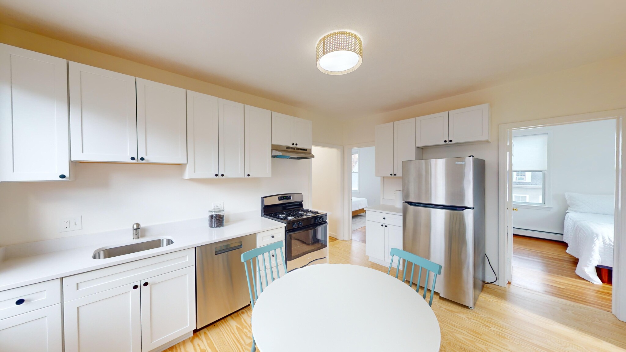 36 White - 4,500USD / month