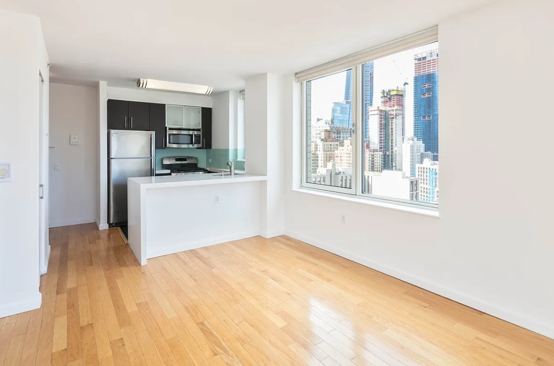 344 West 37th St., manhattan, NY - 4,434 USD/ month