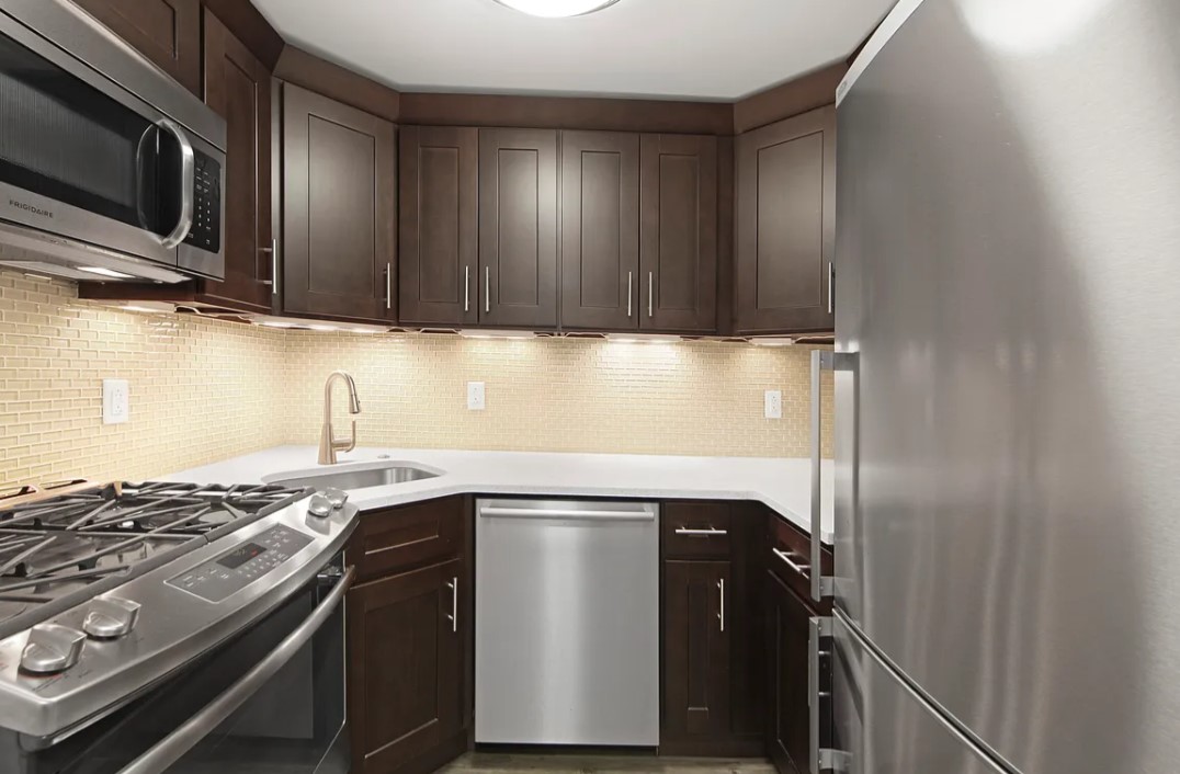 1749 1st Ave., manhattan, NY - 3,395 USD/ month