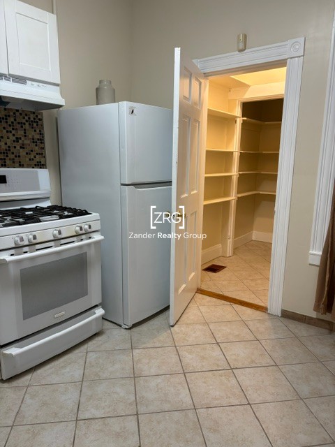 Photos of apartment on Millet St.,Boston MA 02124