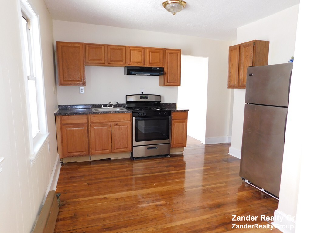 47 Granfield Ave. - 2,300USD / month