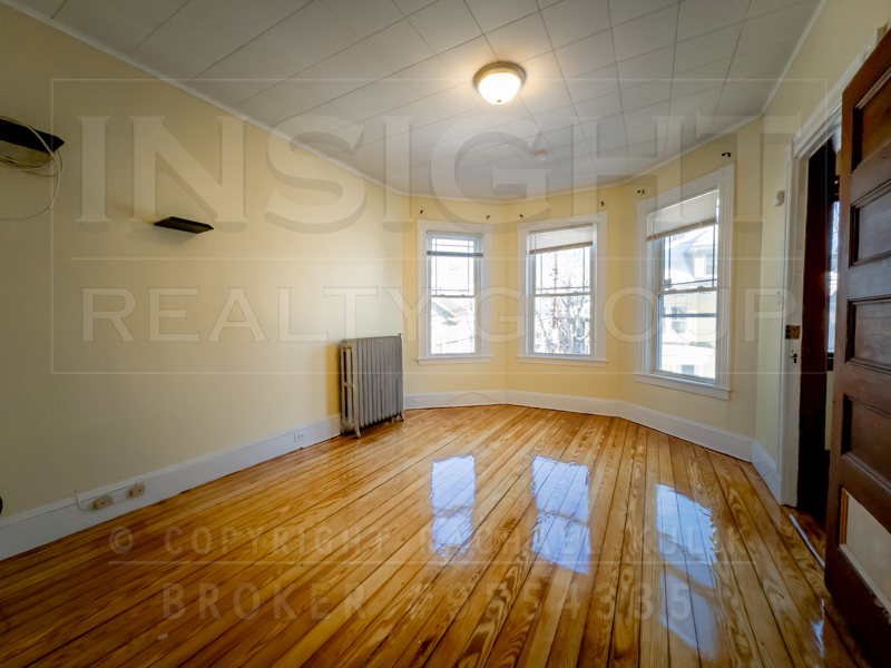 7 Adelaide St, Jamaica Plain