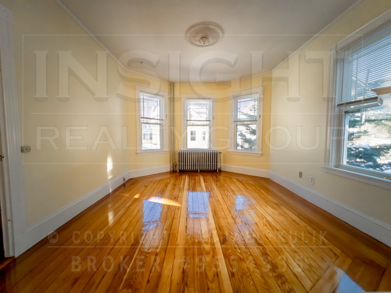 7 Adelaide St, Jamaica Plain