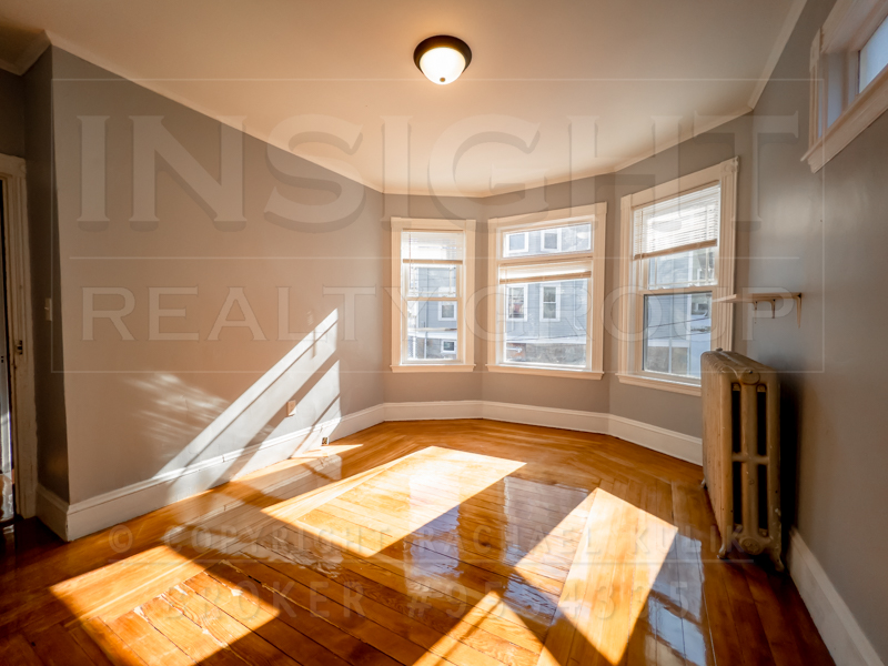 7 Adelaide St, Jamaica Plain