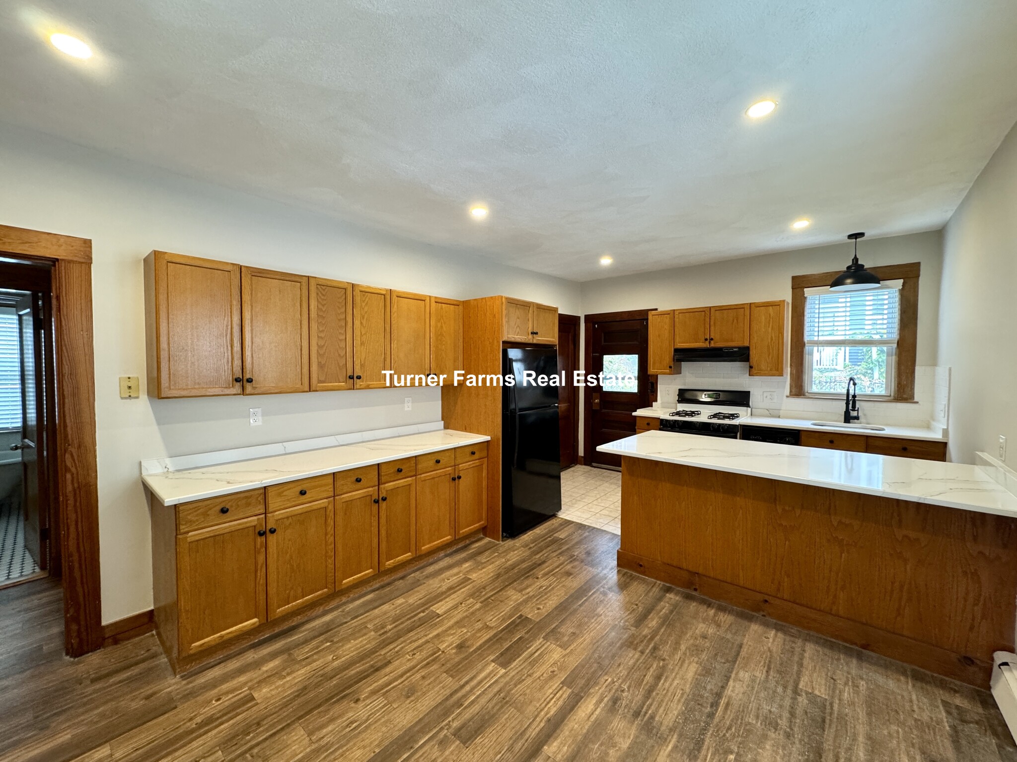 29 Frederick Ave., Medford, MA - 3,000 USD/ month