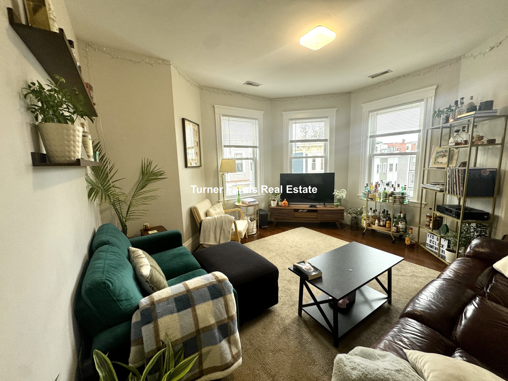 724 Parker St., Boston, MA - 8,500 USD/ month