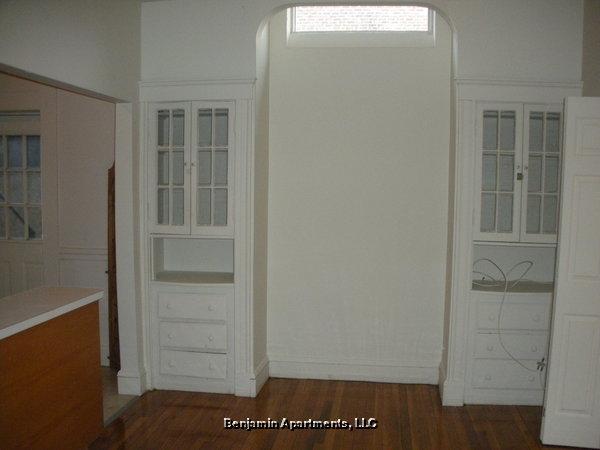 1788 Beacon St, Washington Square