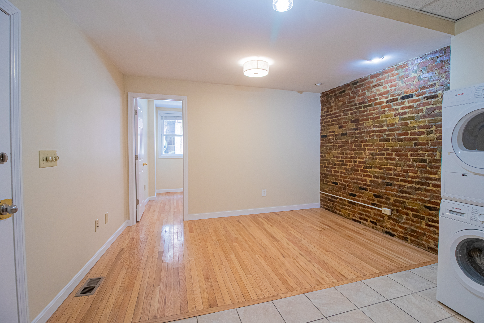 152 Salem, North End