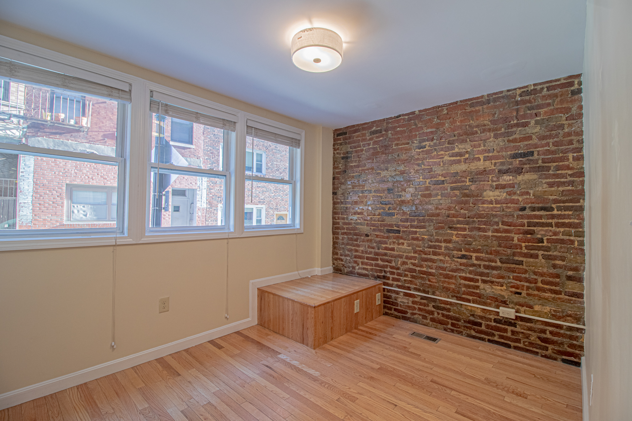 152 Salem, North End