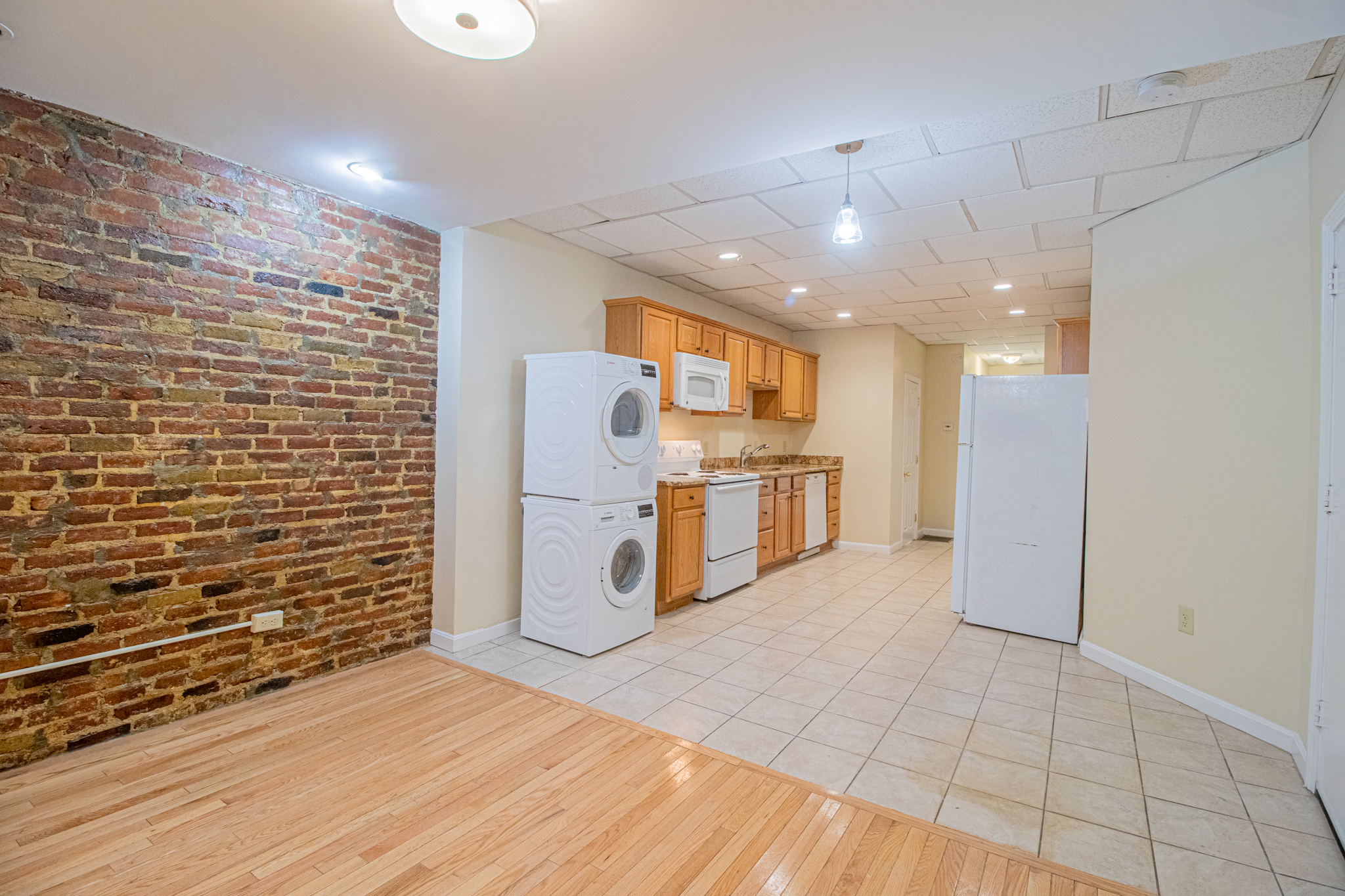 152 Salem, North End