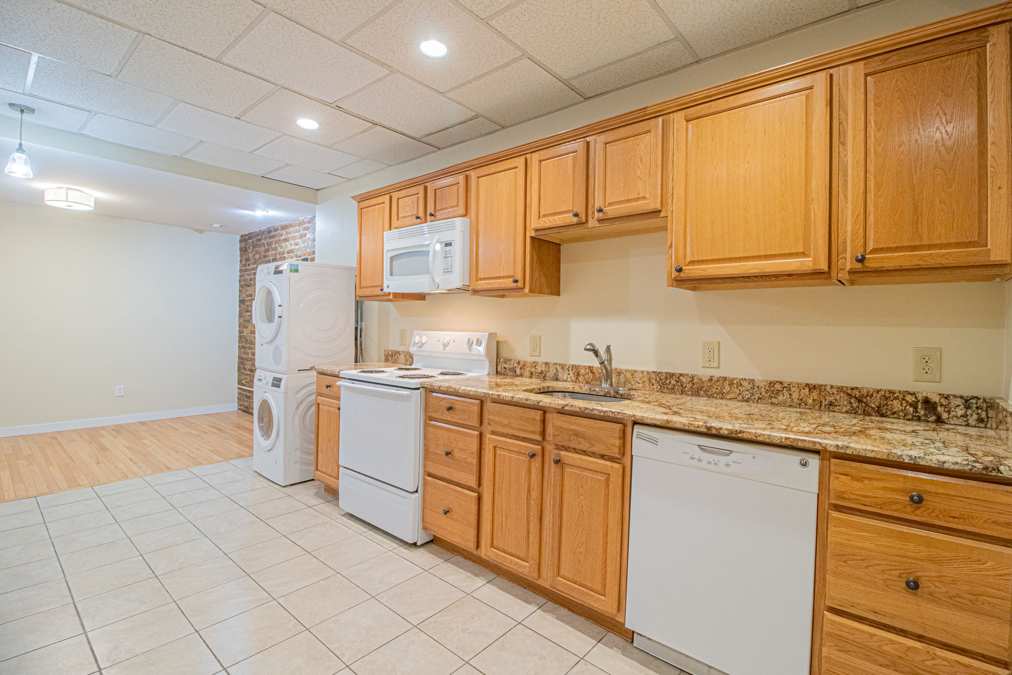 152 Salem, North End