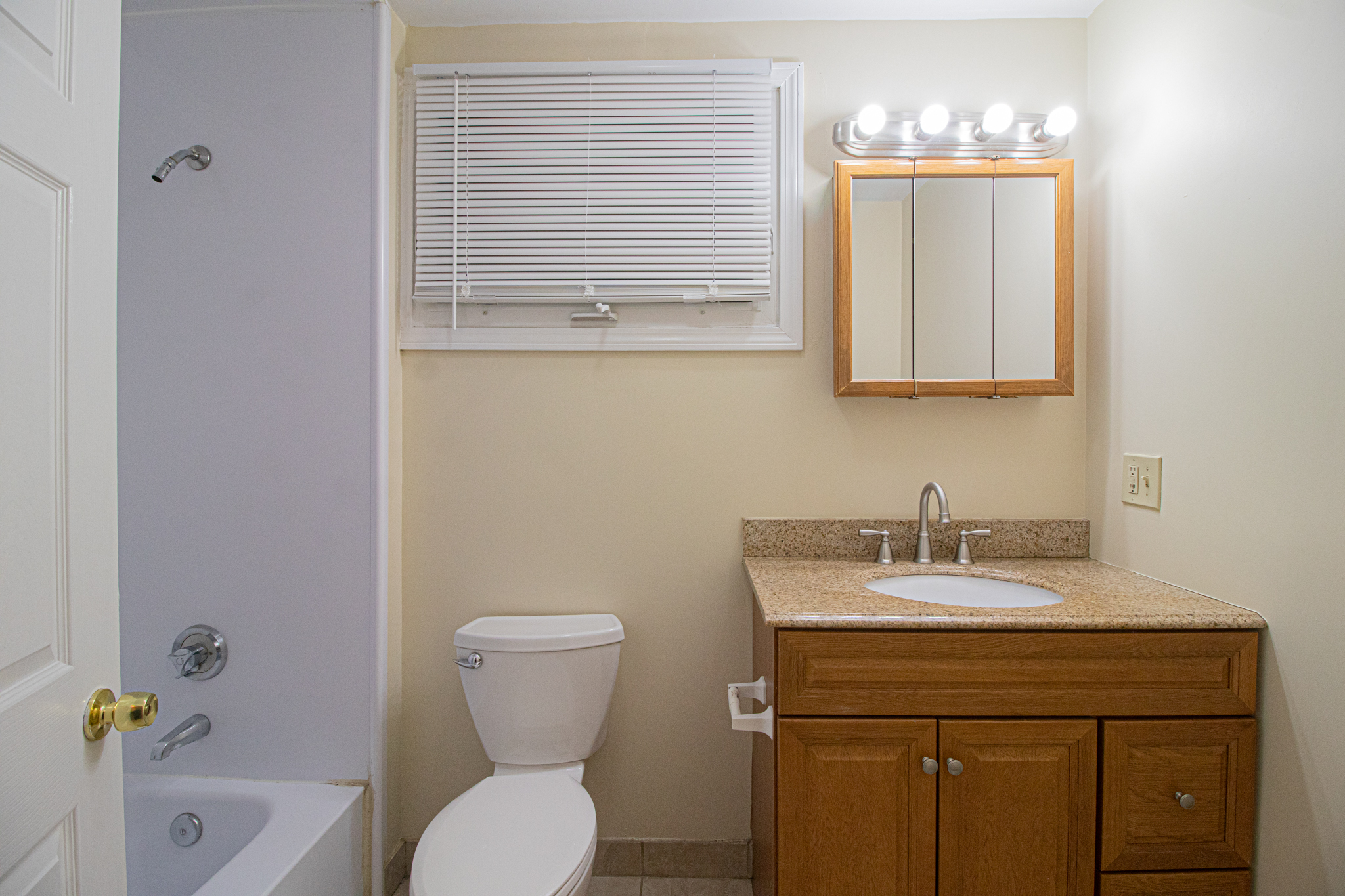 152 Salem, North End