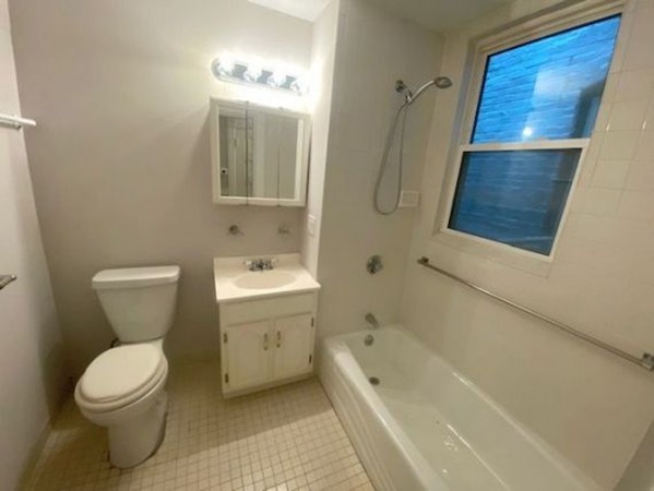 3 bed, 1 bath apartment for rent at 39 Forest Unit 1, Roxbury — photo 3 of 4