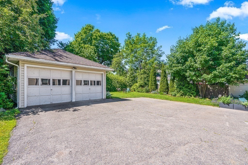 5 York Rd, Belmont Center