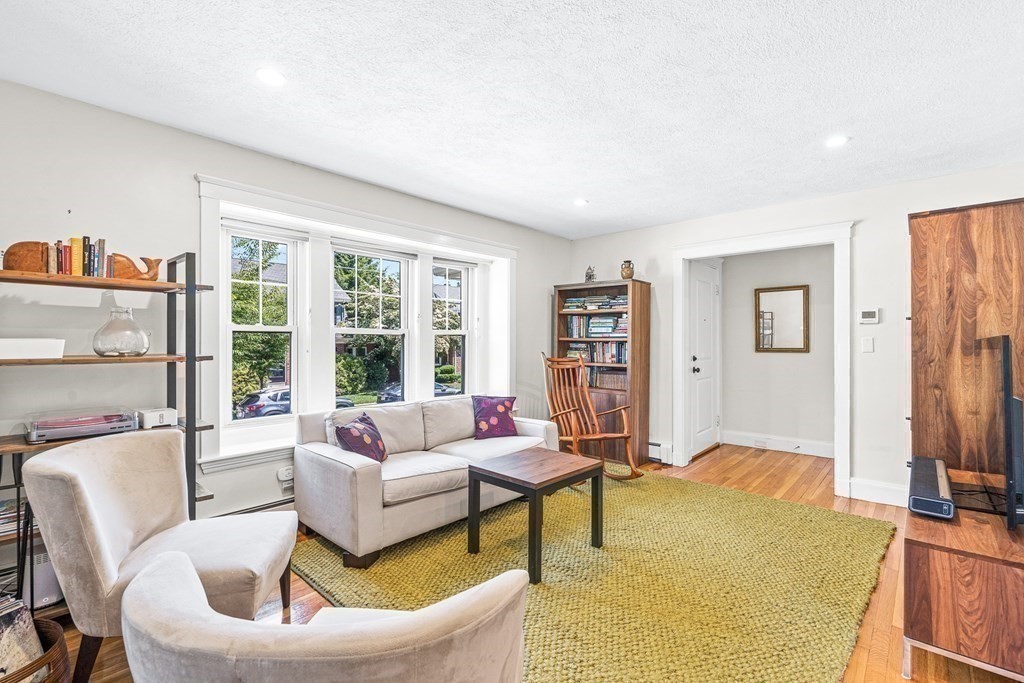 5 York Rd, Belmont Center