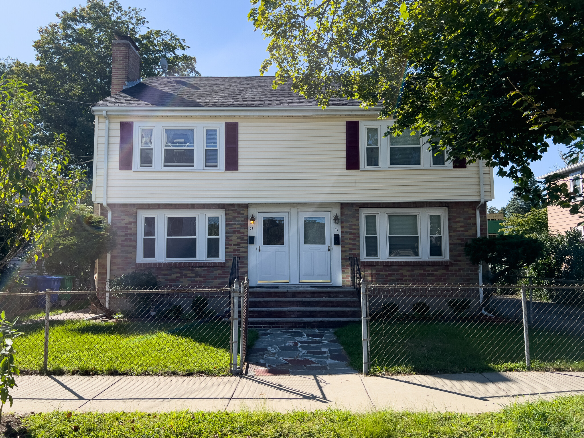 19 21 Bridges Ave, Newtonville