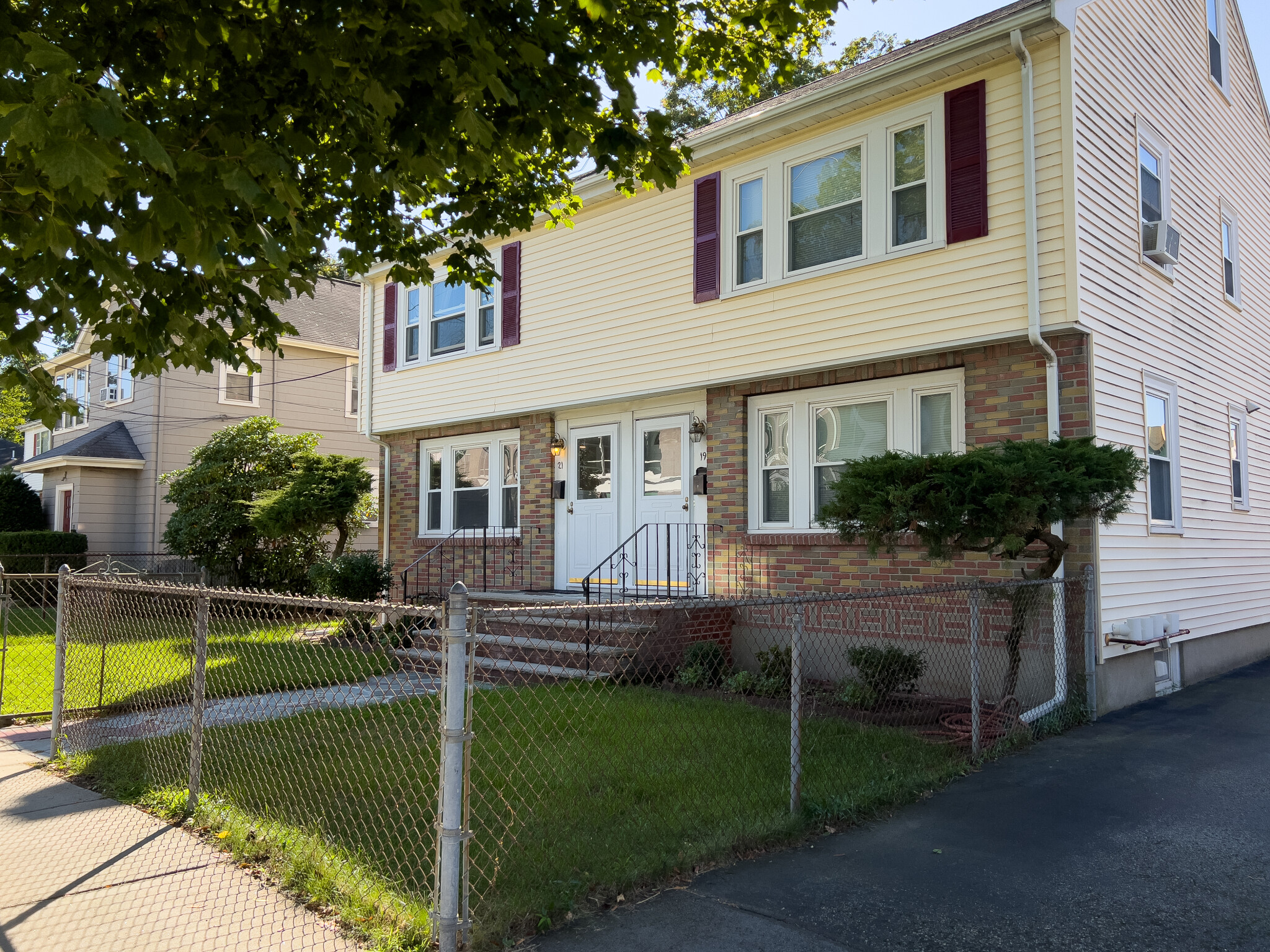 19 21 Bridges Ave, Newtonville