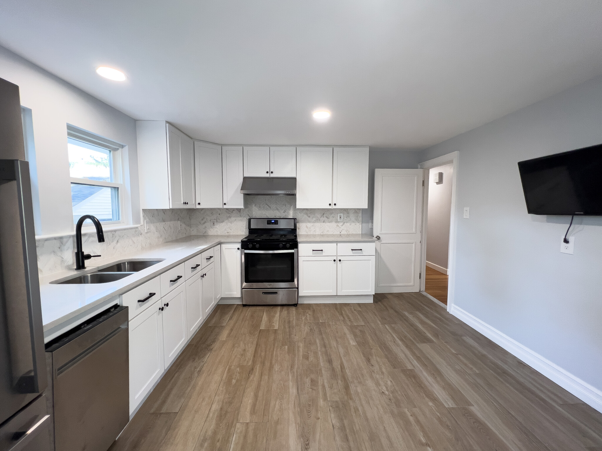 19 21 Bridges Ave, Newtonville