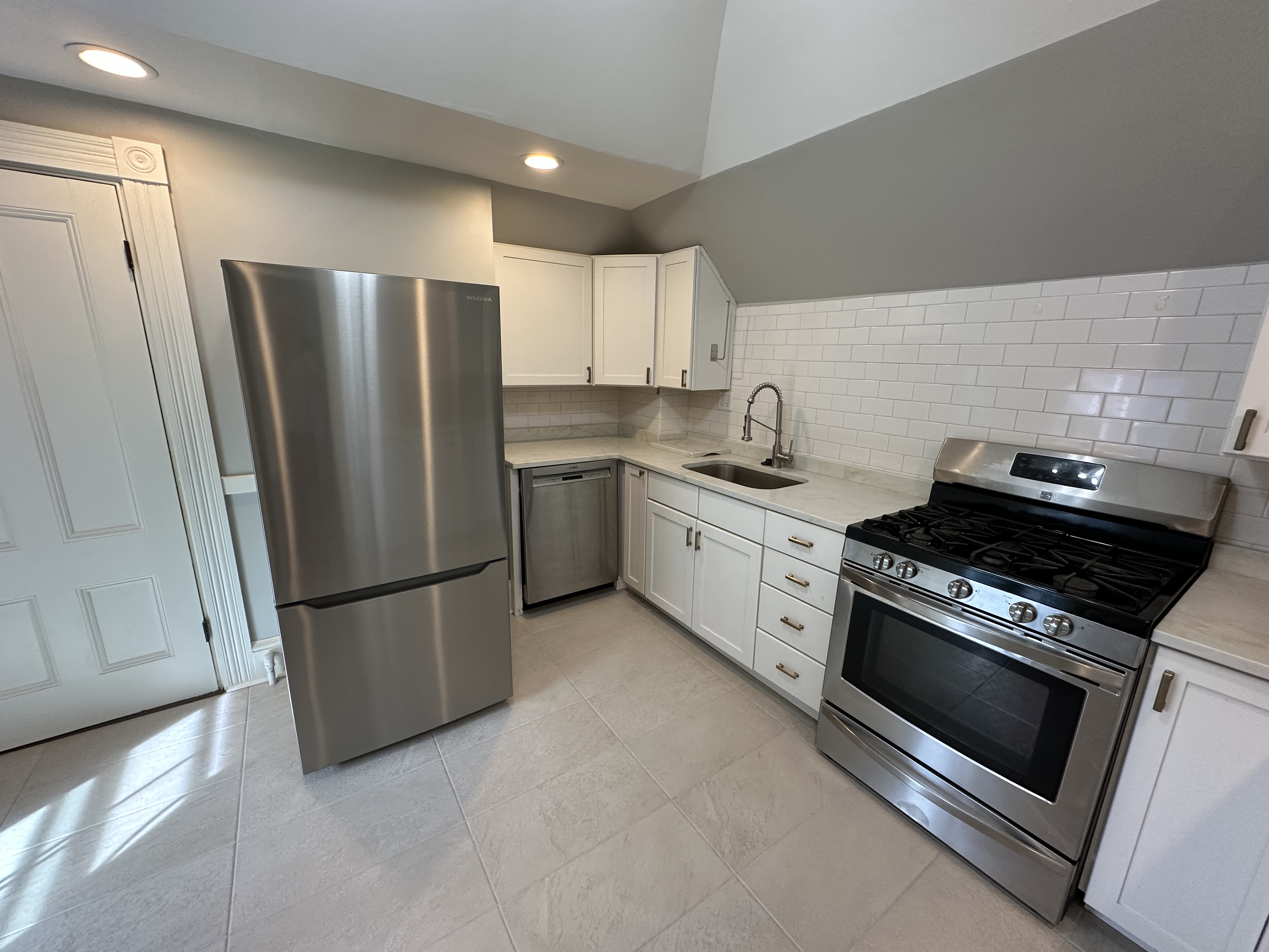 Photos of apartment on Maple St.,Watertown MA 02472