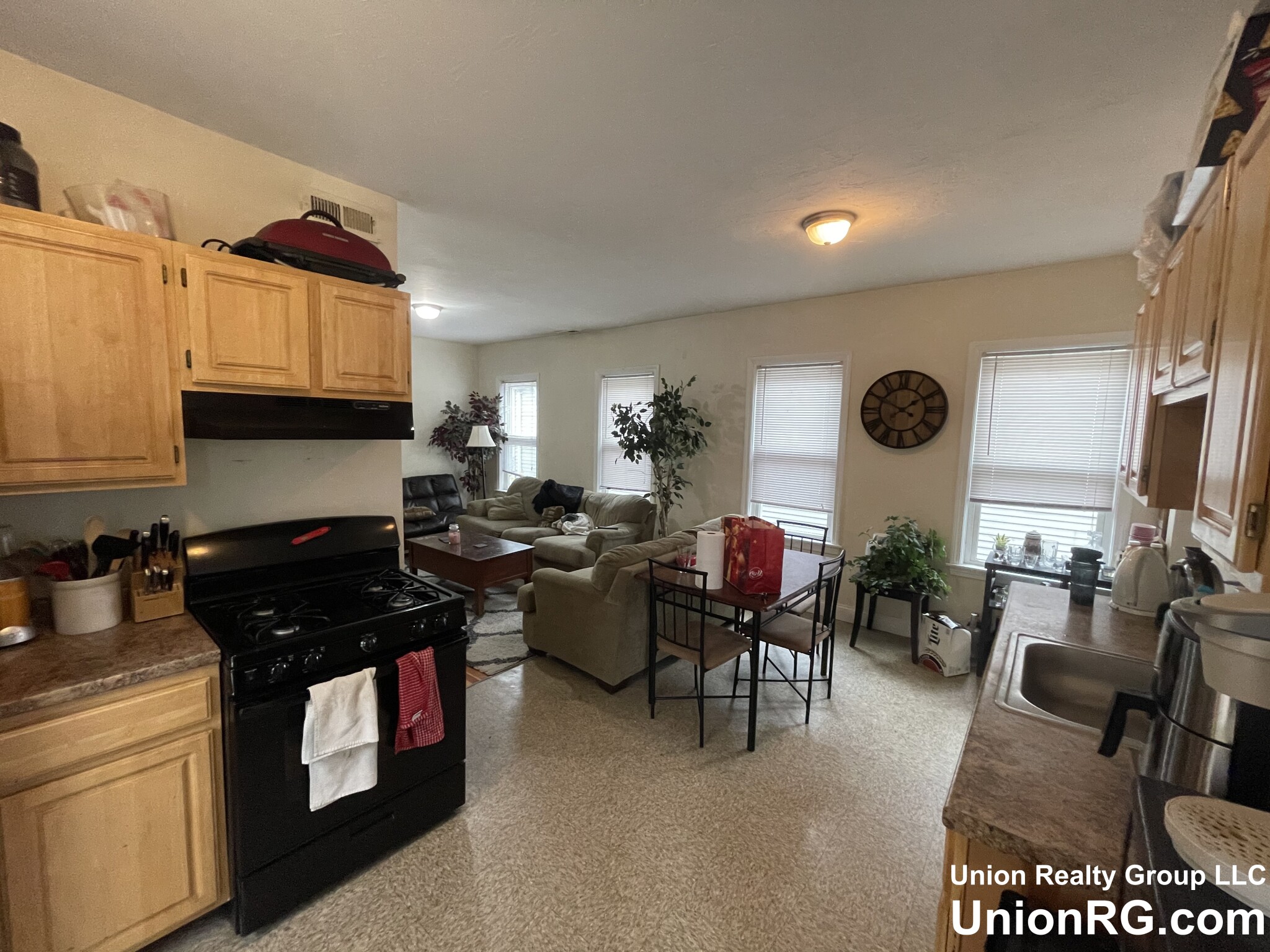 4 bed, 2 bath apartment for rent at 18 Brackett St, Brighton — photo 24 of 32