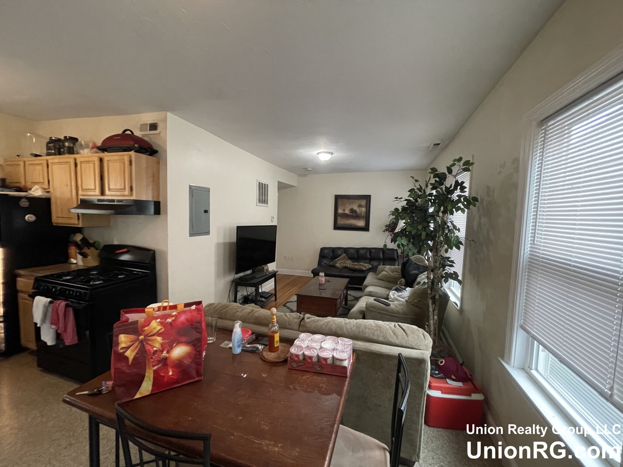 4 bed, 2 bath apartment for rent at 18 Brackett St, Brighton — photo 17 of 32