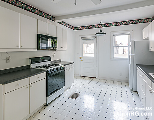2 bed, 1 bath apartment for rent at 22 Minot Pl Unit 2, Newtonville — photo 2 of 11