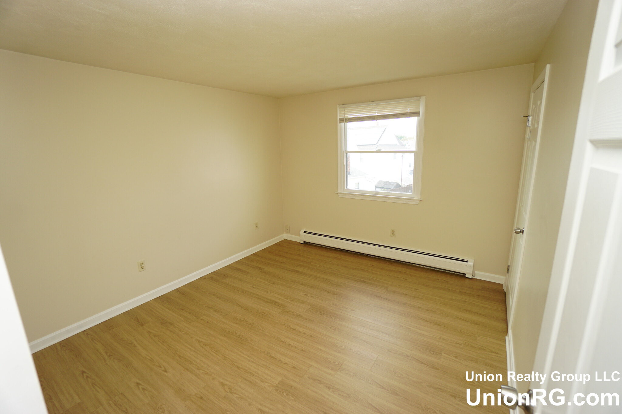 3 bed, 1 bath apartment for rent at 17 Christina Cir, Everett — photo 2 of 10