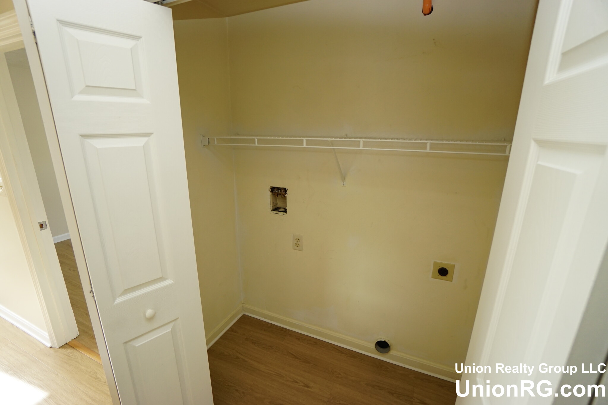 3 bed, 1 bath apartment for rent at 17 Christina Cir, Everett — photo 3 of 10