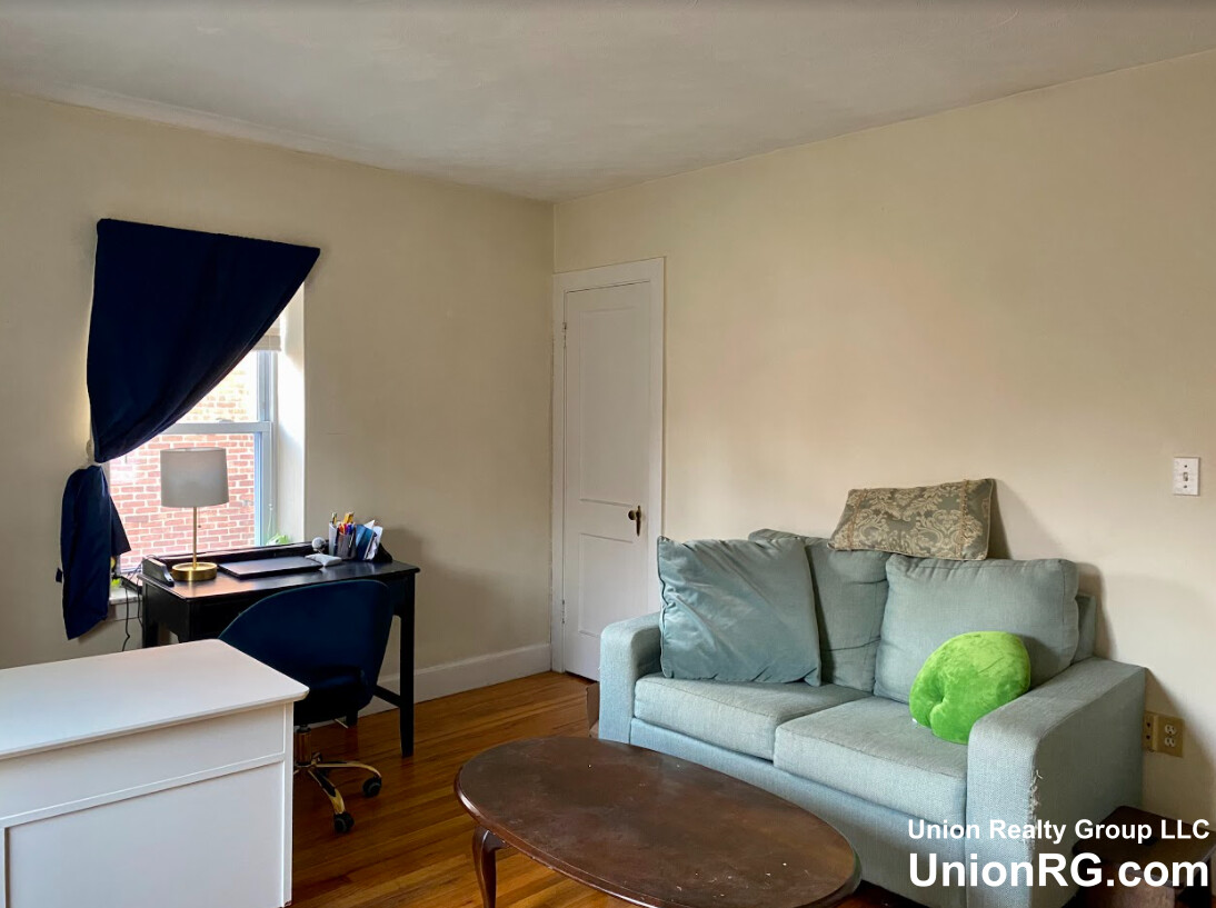 2 bed, 1 bath apartment for rent at 24 Brock St Unit 1A, Brighton — photo 5 of 10