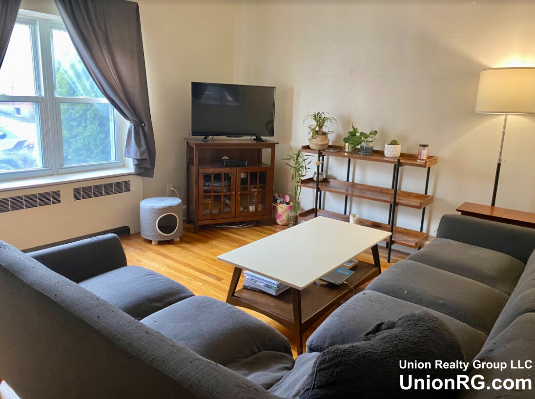 2 bed, 1 bath apartment for rent at 24 Brock St Unit 1A, Brighton — photo 3 of 10
