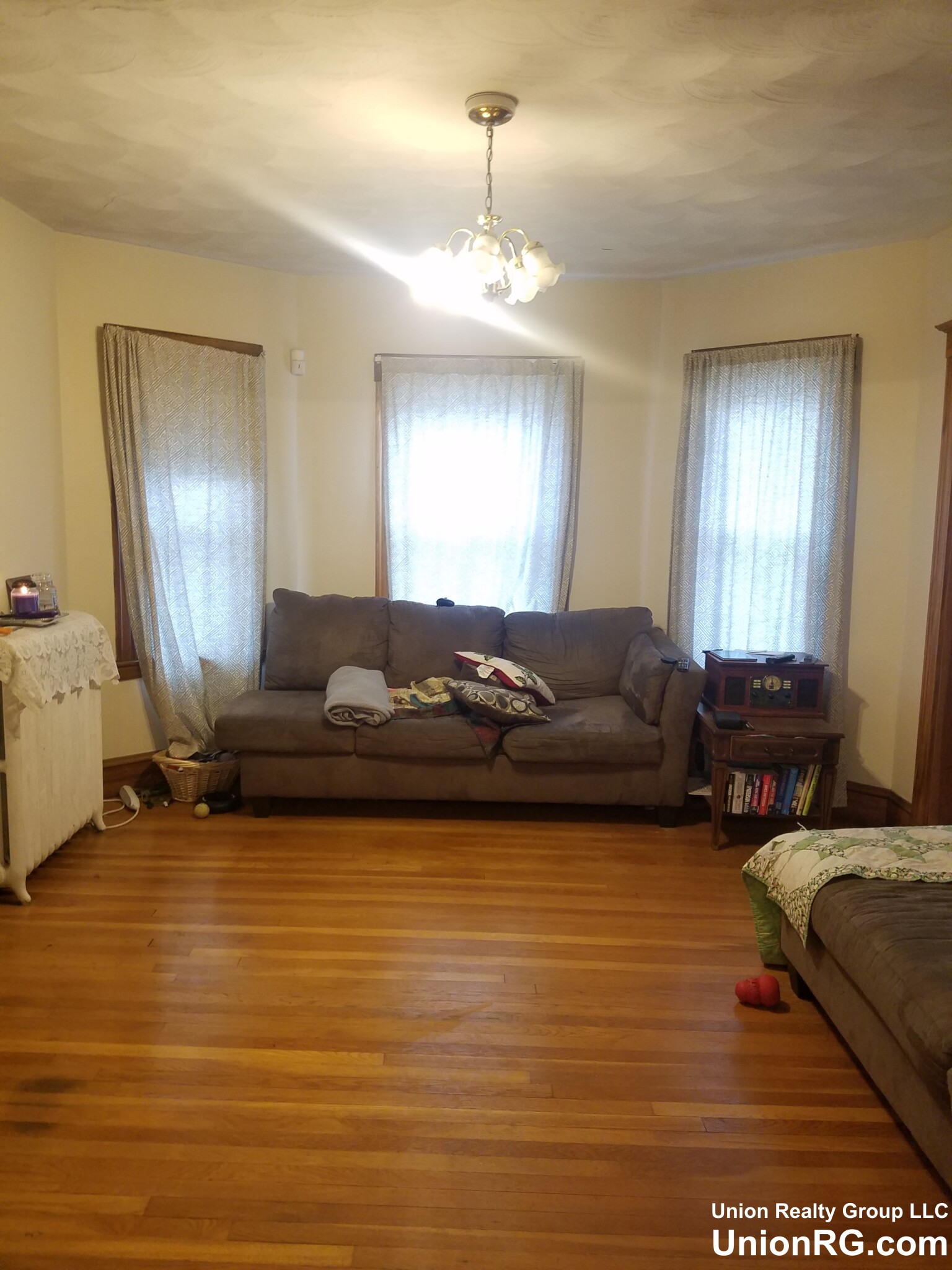 2 bed, 1 bath apartment for rent at 141-143 Willow St Unit 141, West Roxbury — photo 2 of 7