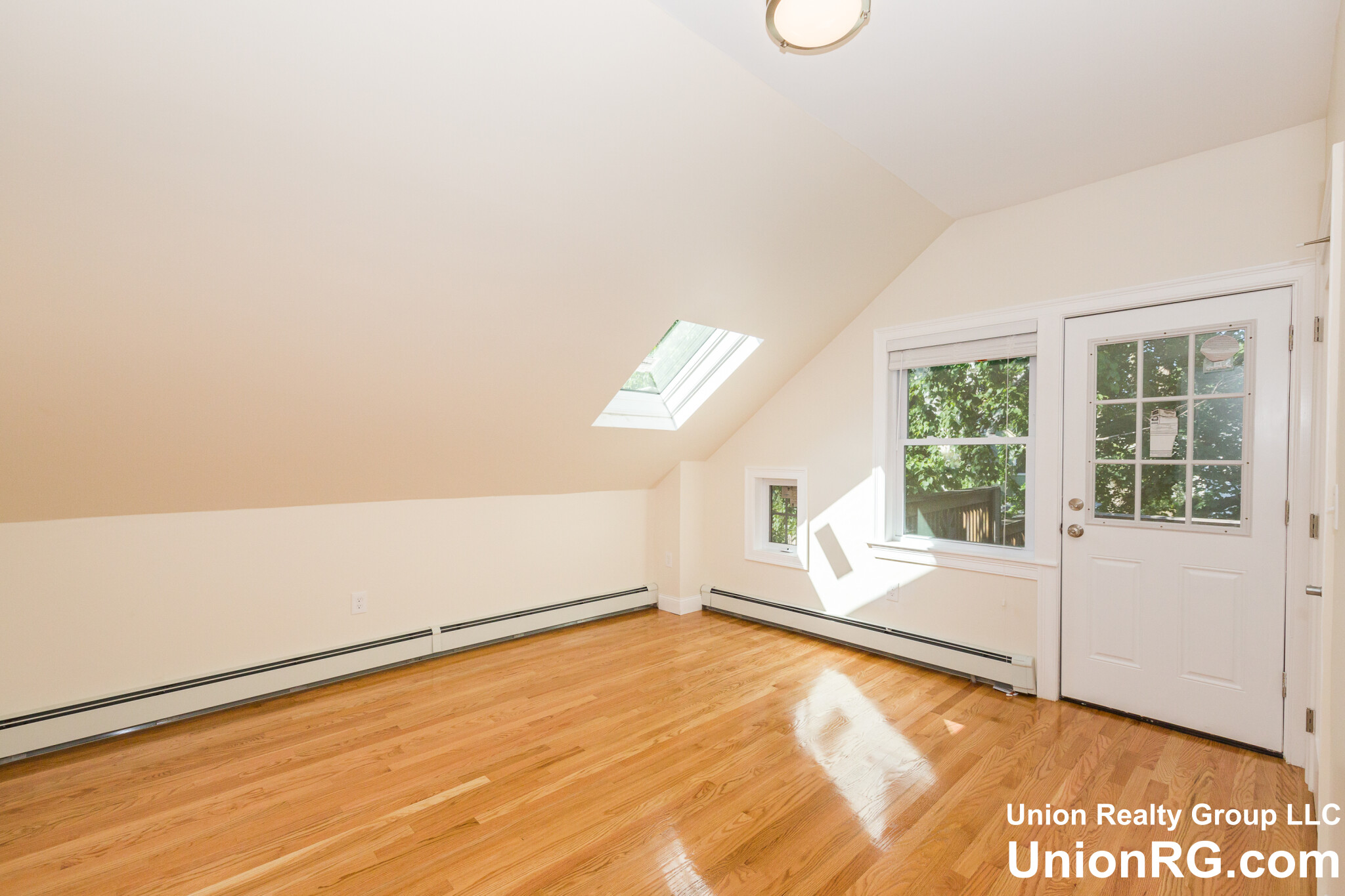 126 Monument St, Medford