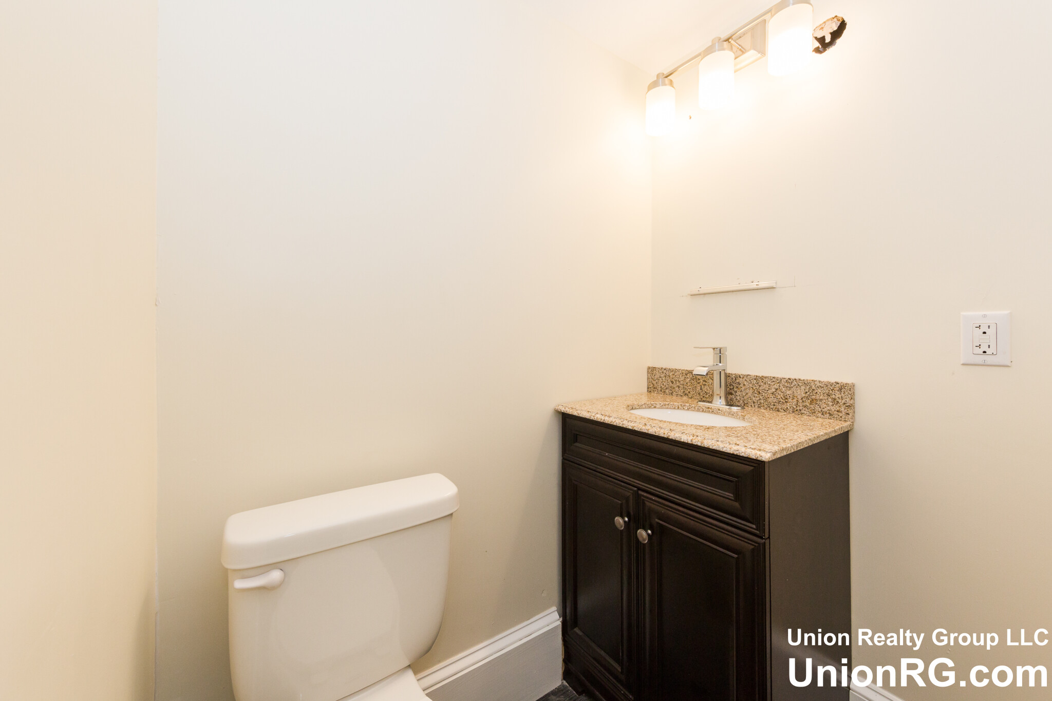 126 Monument St, Medford